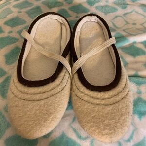 LL Bean women’s wool ballet style slippers 6